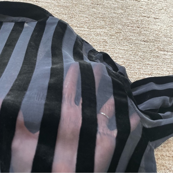L’AGENCE Hailie Velvet Stripe Sheer Blouse In Black Large - Picture 8 of 11